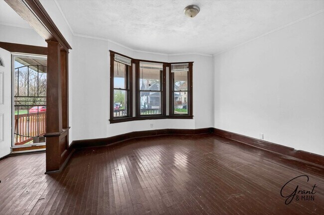 Foto del edificio - 127/129 W. Buena Vista - AIS-HASE LLC