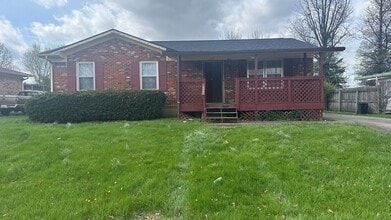 Building Photo - 1814 Oakwood Dr