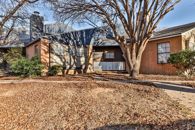 Building Photo - Unique Town Home with New Updates