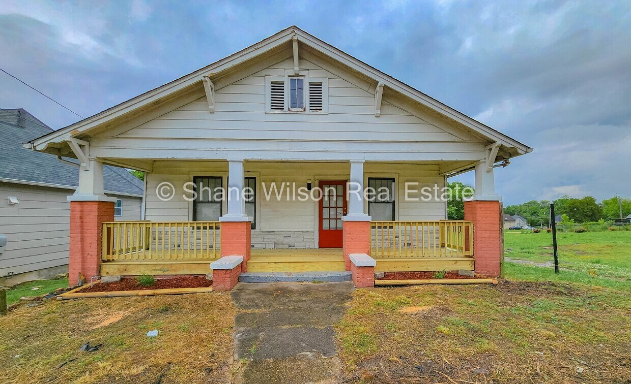 Primary Photo - 3 BR / 1 BA new front and back decks!