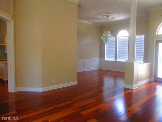 Building Photo - 5 br, 4 bath House - 340 S Mill View Way