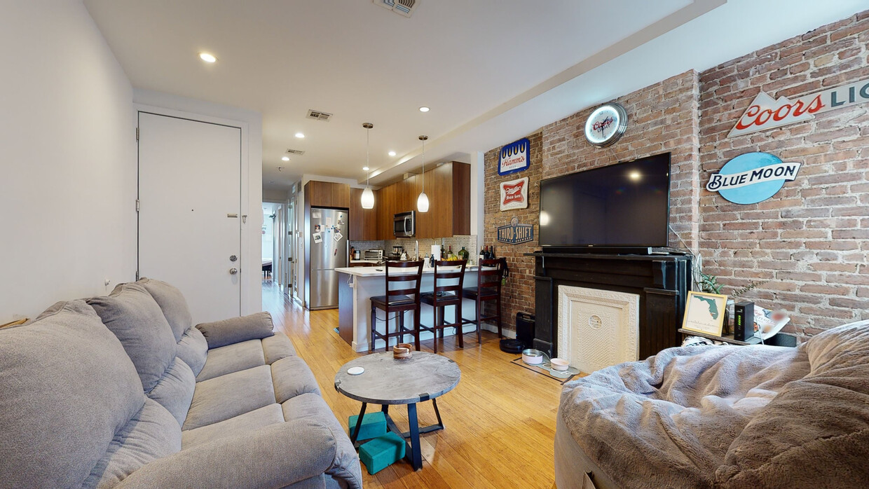 Primary Photo - 742 Park Ave