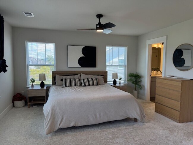 Building Photo - Move In Ready - 3 Bedrooms, 2.5 Baths. Hic...