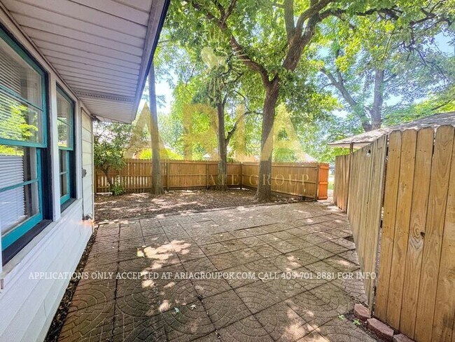 Foto del edificio - *AVAILABLE NOW!!* 2 Bed/2 Bath Duplex Supe...