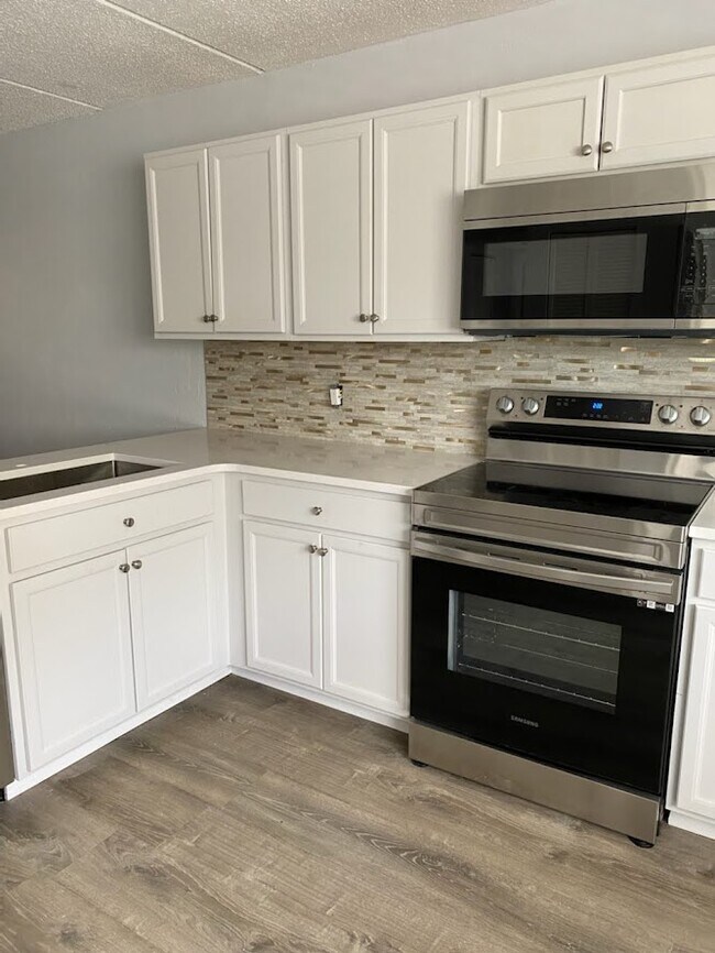 Foto del edificio - 1910 S Palmetto Ave