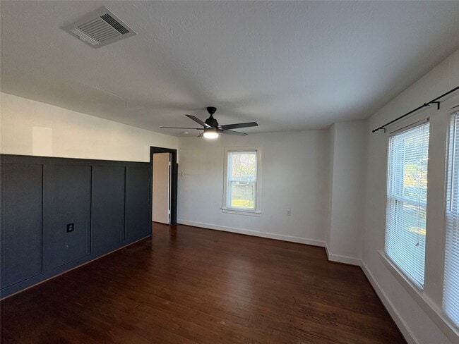 Foto del edificio - 306 N Elm St