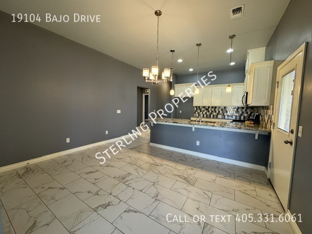 Building Photo - 19104 Bajo Dr