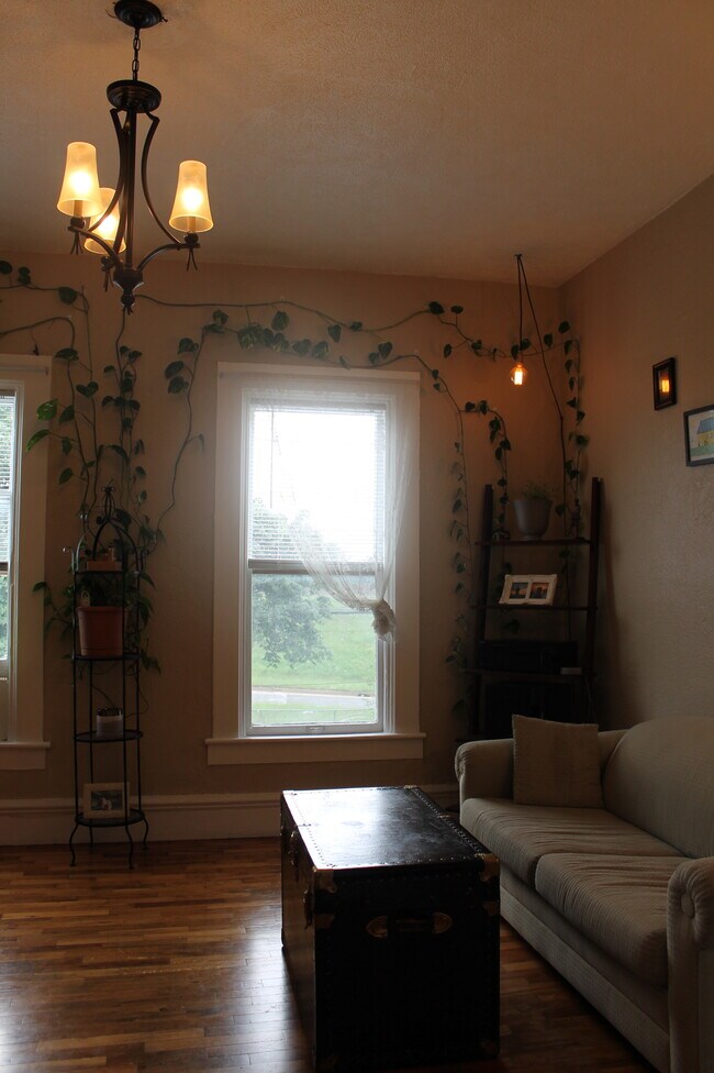 Building Photo - 843 2nd St NW