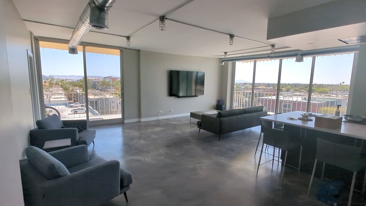 Foto principal - Executive Towers Condo Available for Rent!