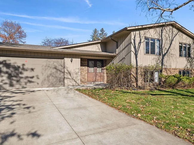 Building Photo - 1803 Chestnut Dr