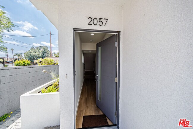 Foto del edificio - 2057 1/2 S Garth Ave