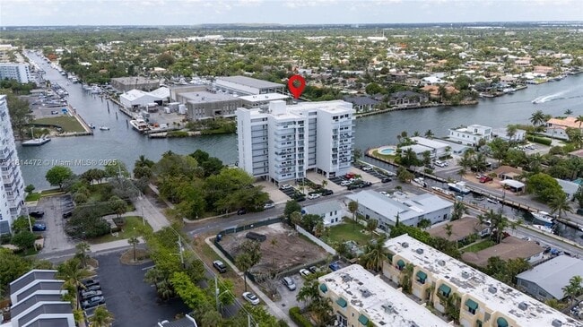 Building Photo - 1609 N Riverside Dr