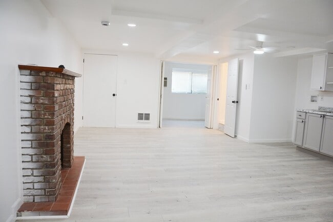 Building Photo - 2350 Baldwin Ave