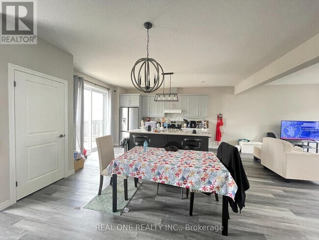 Photo du bâtiment - 435-435 Callaway Rd