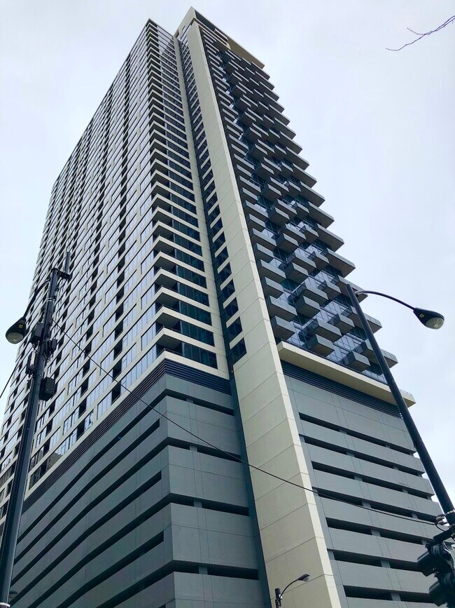 Building Photo - 235 W Van Buren St