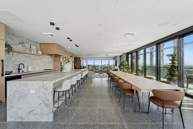 Building Photo - 2 bedroom in Seattle WA 98101