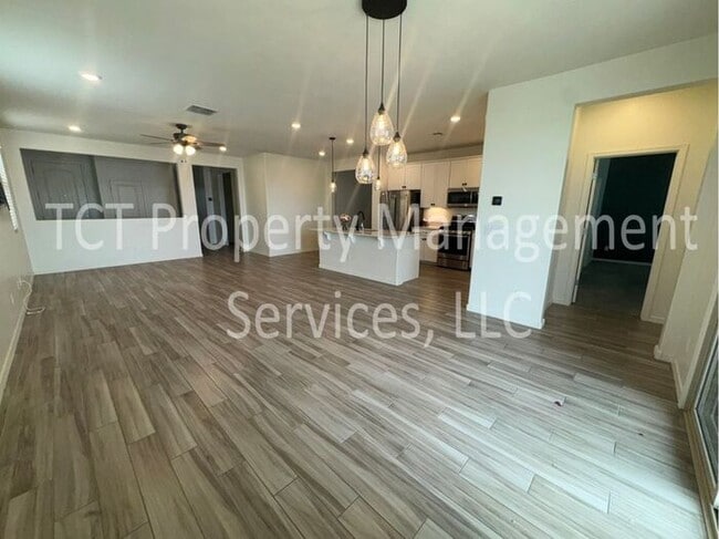 Building Photo - Move In Ready Home in The Parks