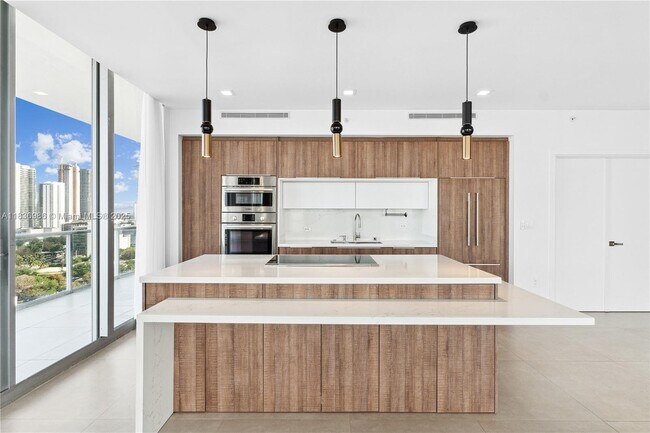 Foto del edificio - 3470 E Coast Ave