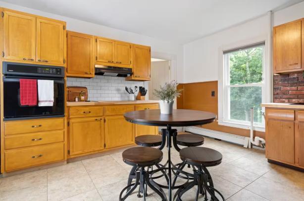 Building Photo - 99 Pleasant St