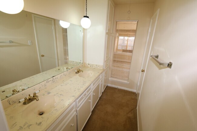 Foto del edificio - 13318 Rain Lily Ln