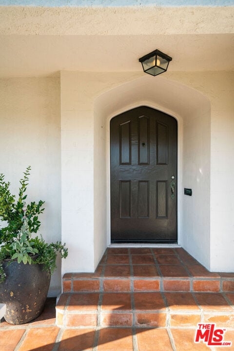 Building Photo - 6239 Holly Mont Dr