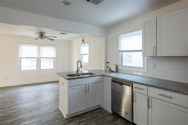 Building Photo - 2973 1st Ave SW