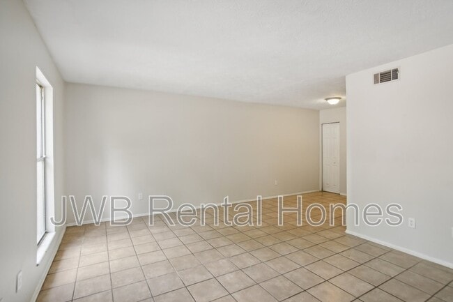 Building Photo - 851 Bert Rd