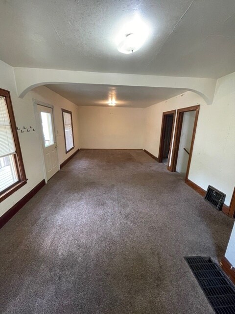Living room - 1609 6th St E
