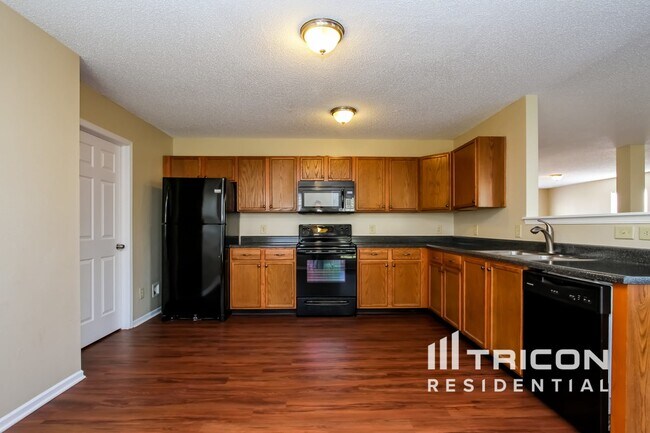 Foto del edificio - 10770 Parker Dr