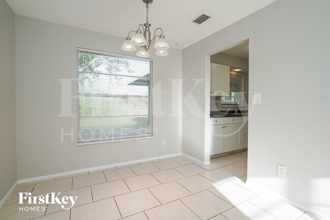 Foto del edificio - 1423 Caywood Cir S