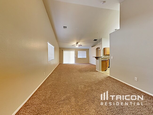 Building Photo - 6914 S 38th Ln