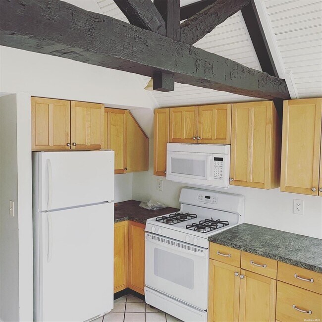 Foto del edificio - 498 Rosevale Ave