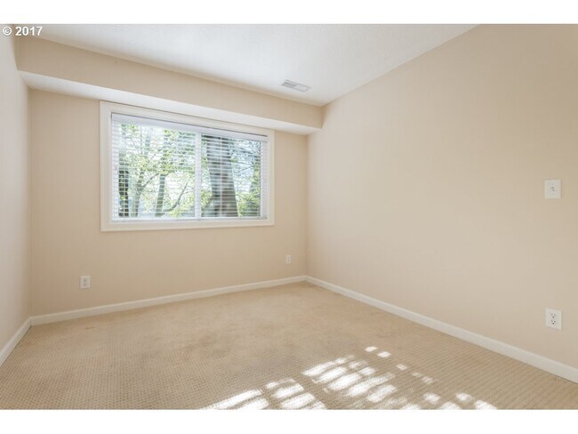 1st bed room - 6600 SE Division St