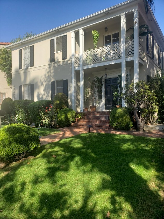 Primary Photo - 224 S Poinsettia Pl