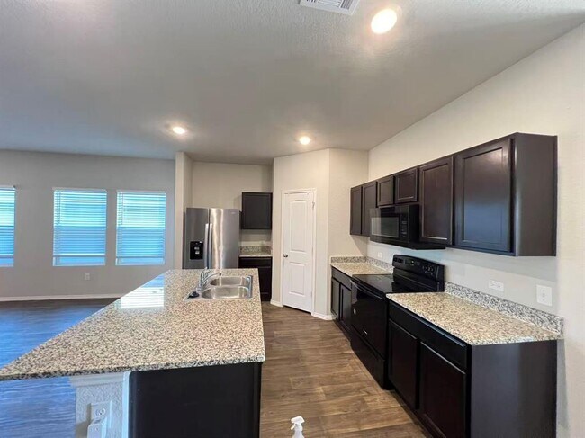 Foto del edificio - 15112 Siberian Elm Ln