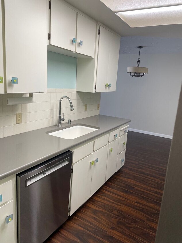 Foto del edificio - Charming two bedroom condo in downtown Mor...
