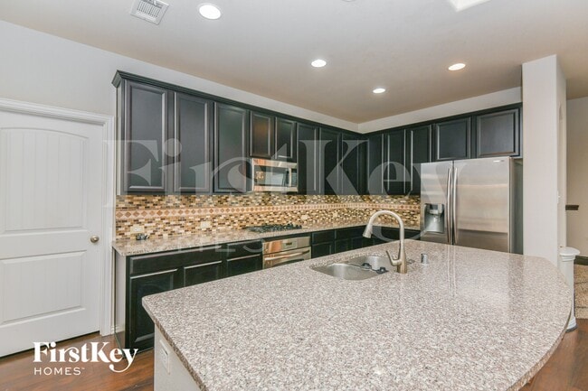 Building Photo - 520 Glacier St