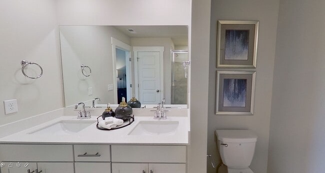 Baño principal - 2606 Comanche Ct