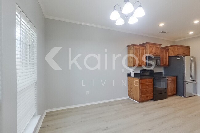 Foto del edificio - 9808 Asher Ave
