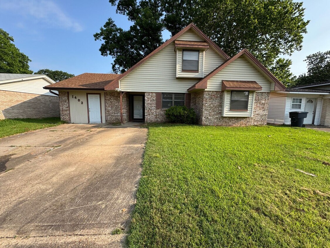 Primary Photo - Rare 5 Bedroom Home in South Bossier