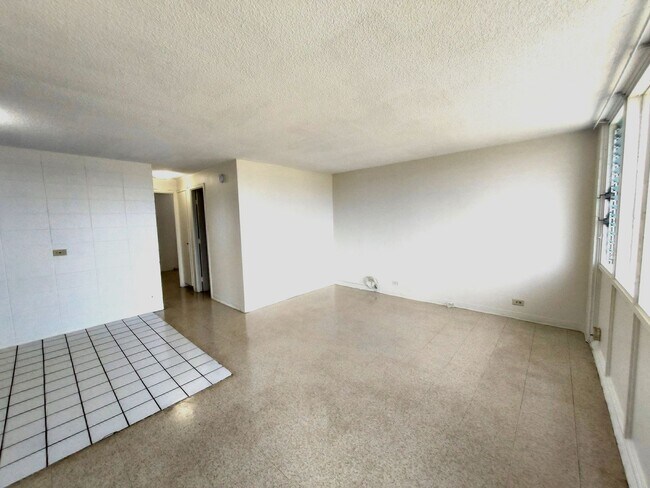 Building Photo - Leolua Regent Waipahu Town 3rd Fl 2BR/1BA/...