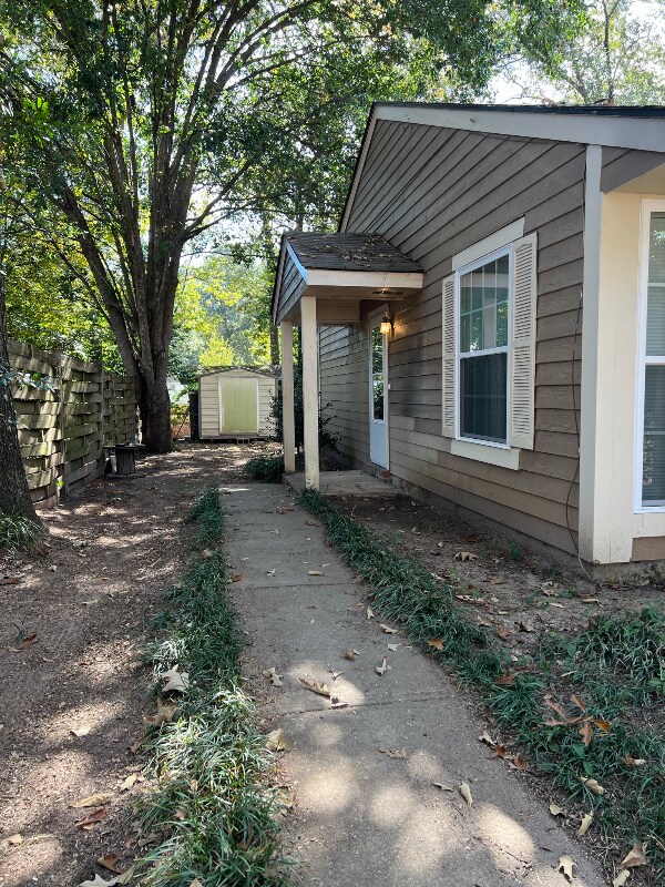 Building Photo - 266 Somerset Dr