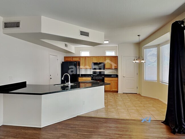 Foto del edificio - 9858 E Empress Ave