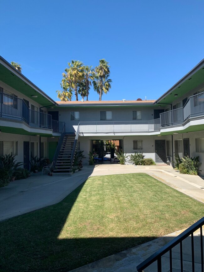 Courtyard facing entry of building - 4828 August St