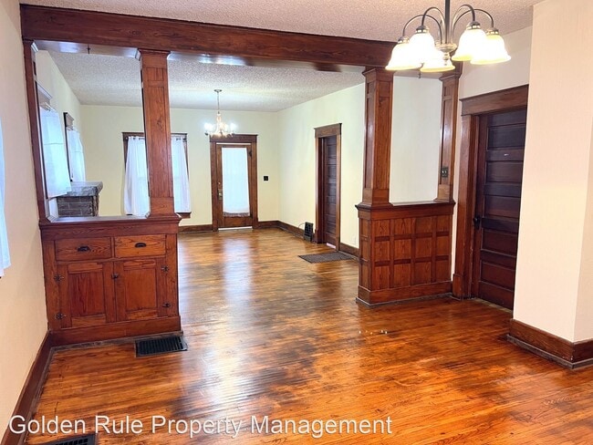 Building Photo - 2 br, 1 bath House - 422 E 11th
