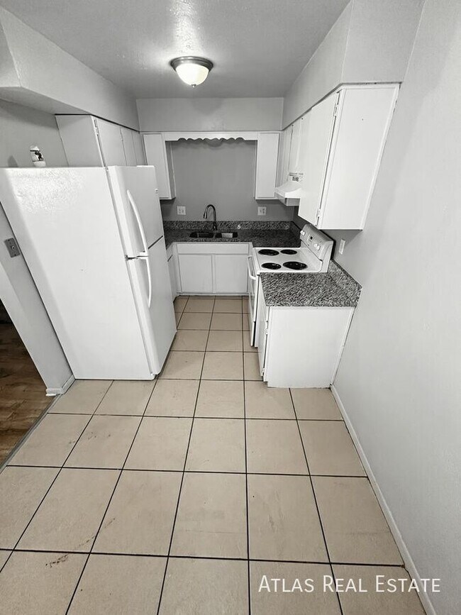 Photo - 303 University Dr Apartment