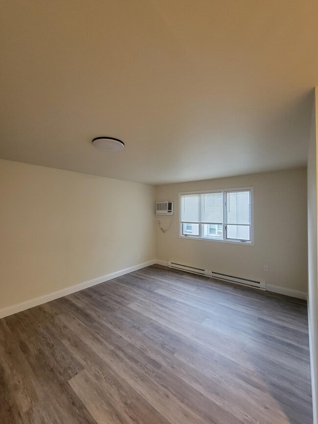 Living Room - 377 W Broad St