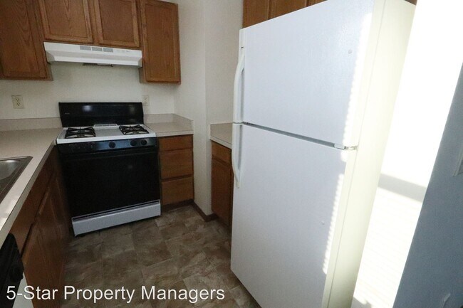 Building Photo - 219 Tanglewood Dr
