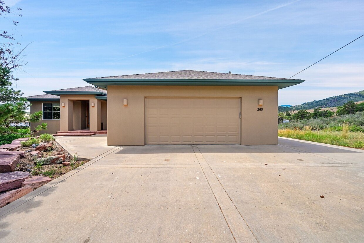 Foto principal - 4 bedroom, 3 bath with separate ADU