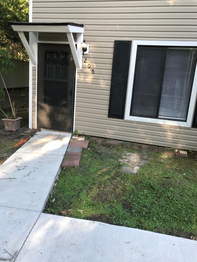 Foto del edificio - Adorable Townhome